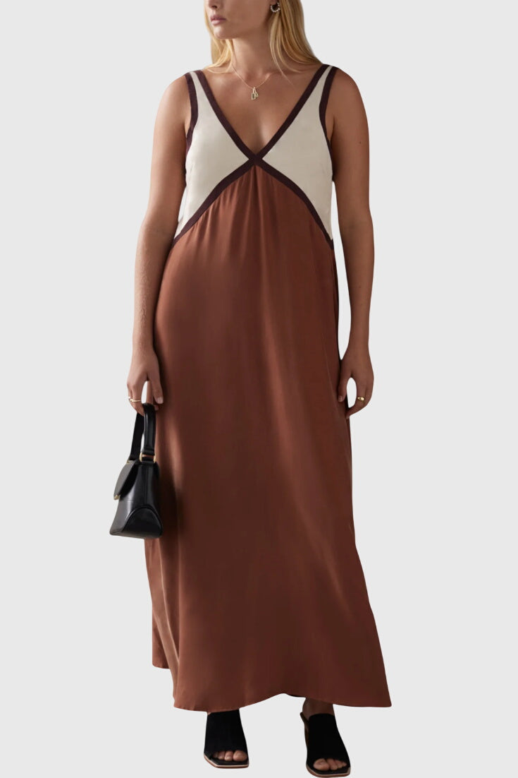 שמלת בוהו קיץ עם צווארון V