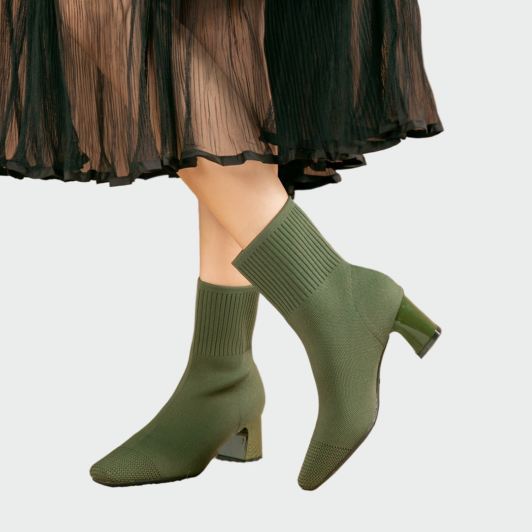 דפנה - מגפי אורטופדיה סרוגים