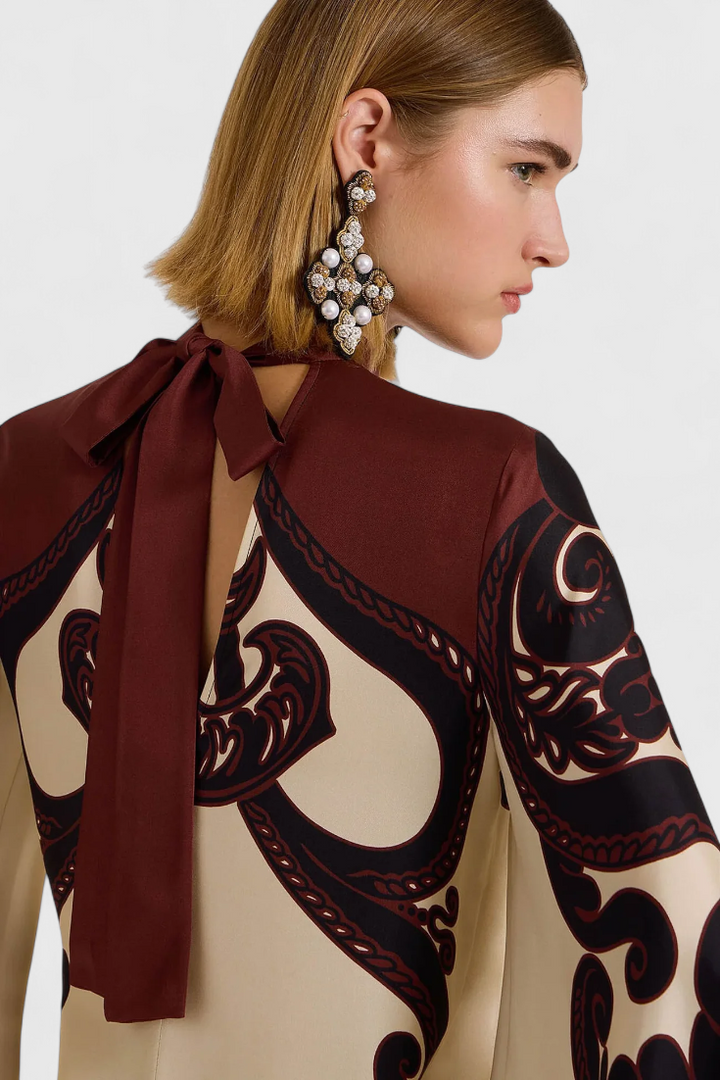 מאריצה שמלת ערב ארוכה עם צוואר גבוה ודפוס גרנדילה