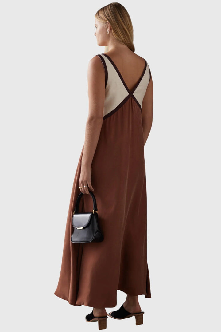 שמלת בוהו קיץ עם צווארון V