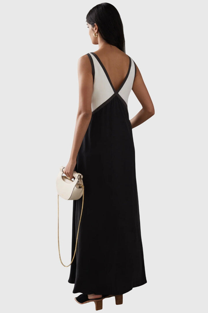 שמלת בוהו קיץ עם צווארון V