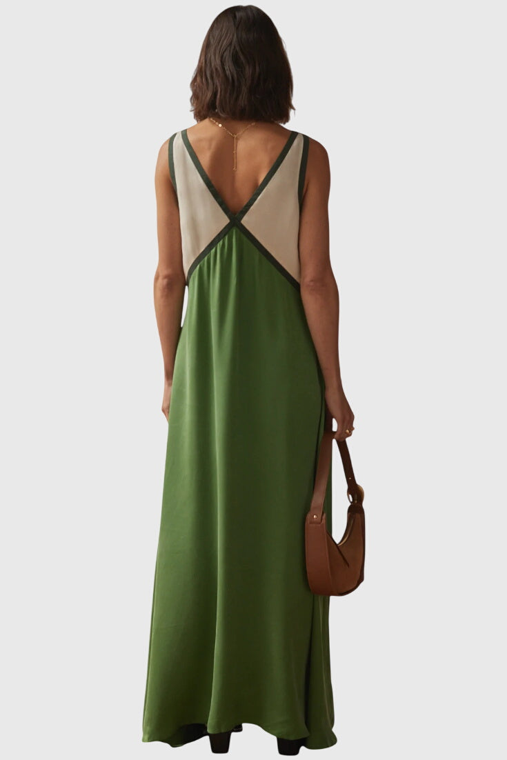 שמלת בוהו קיץ עם צווארון V